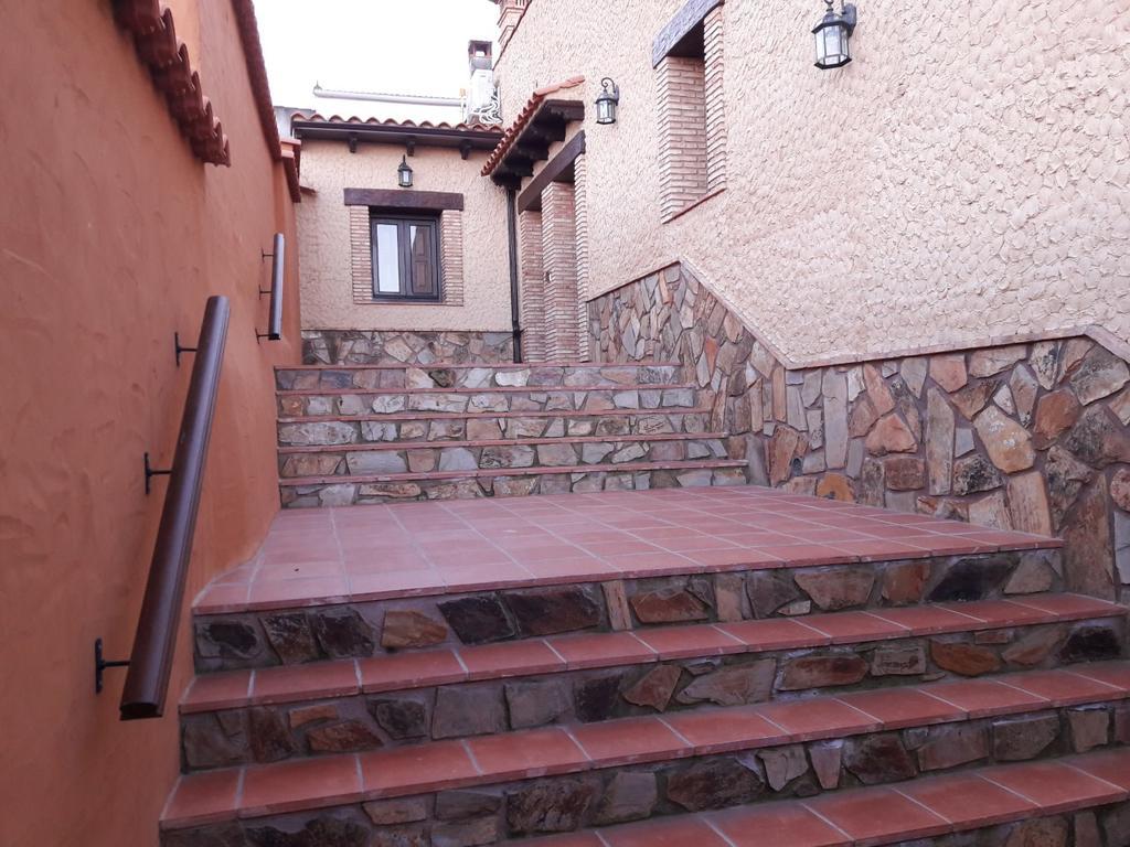 Los Montes Guest House Casas de Miravete Exterior photo